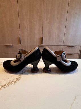 John Fluevog size 6 black/cream Cosmos Ceres Padded mary jane 3.25" heel